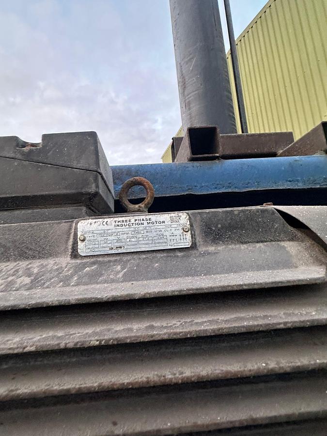 Used 2011 MACFAB Vertical Guillotine