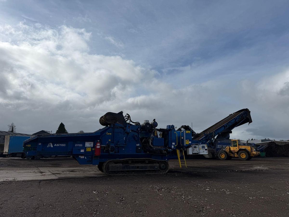 Used 2021 Peterson 2710D Tracked Horizontal Grinder Shredder