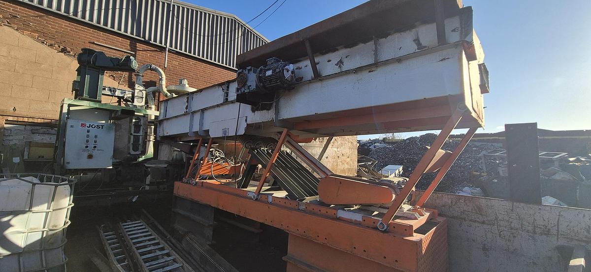 Used 2012 Shaker Feeder Unit