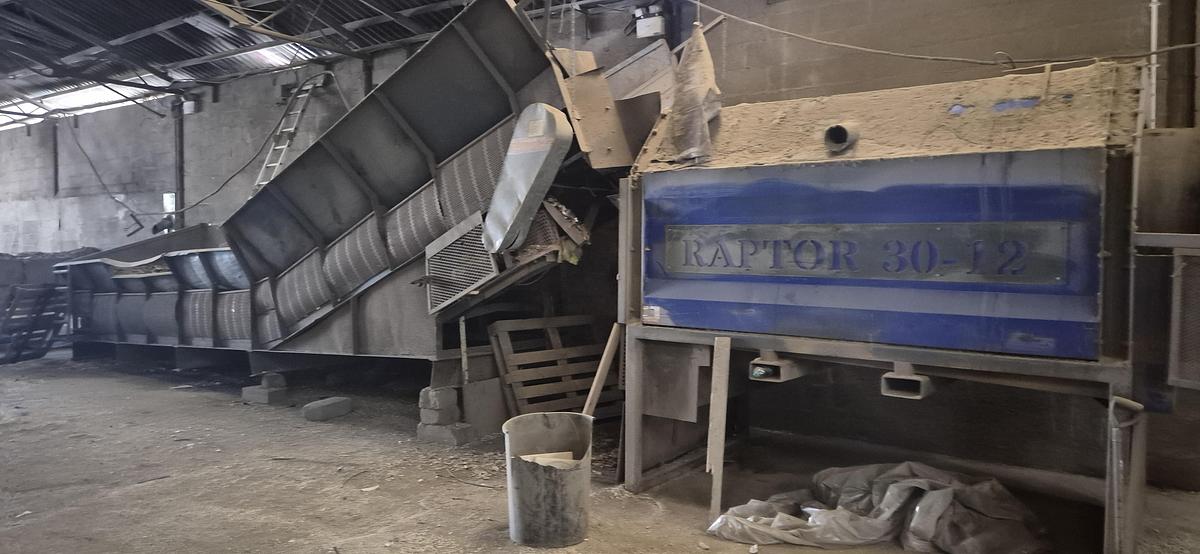 Used Large chain infeed conveyor