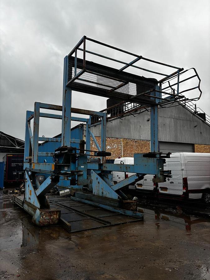 Used Container Tilter