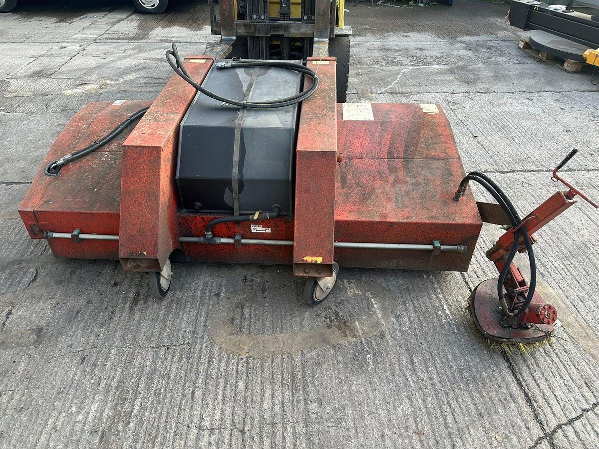 Used 2003 GURNEY REEVE & CO Hydraulic Sweeper CollectorMM213