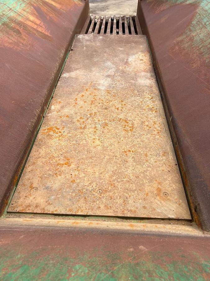 Used 2019 McCloskey J40 Crusher Vibrating Grizzly Unit