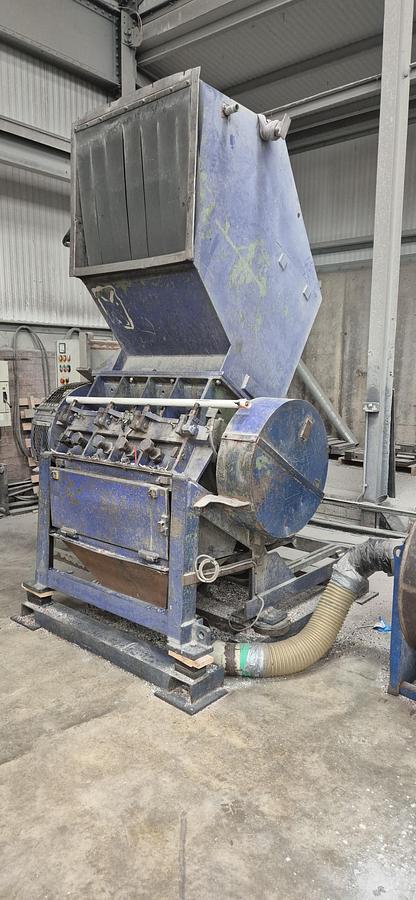 Used Granulator With Bag staind