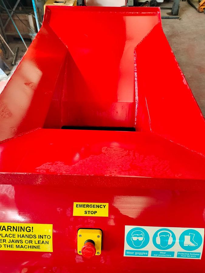 Used 2006 Red Rhino Crusher 4017T