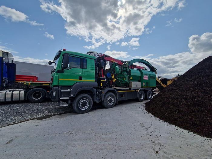 Used 2017 Jenz Chipping truck 583
