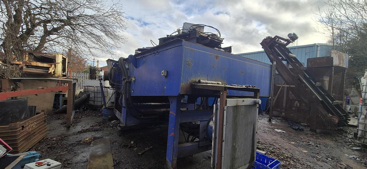 Used 2020 Secondary shredder with screen 2m Single Shaft