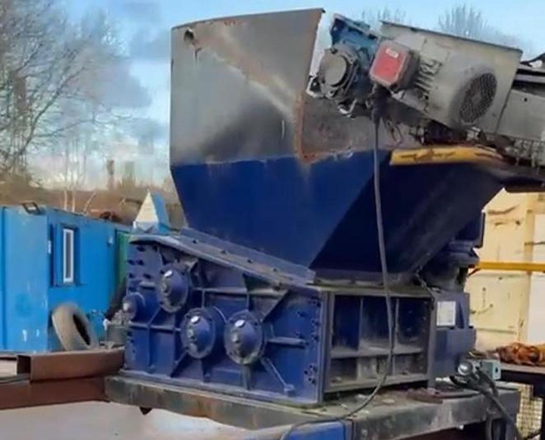 Used 2004 Satrind Tech K7/30 Three-Shaft Shredder