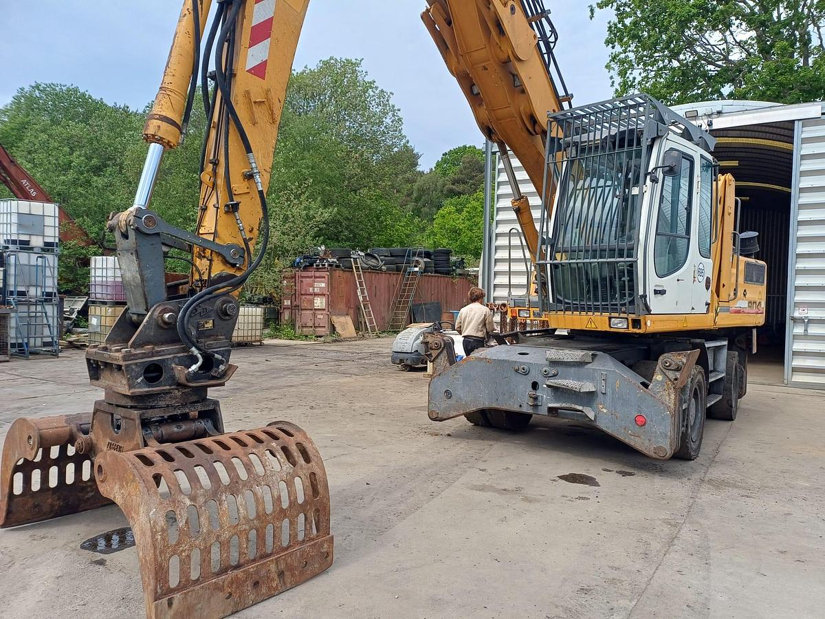 Used 2012 Liebherr A 904 C Litronic Excavator