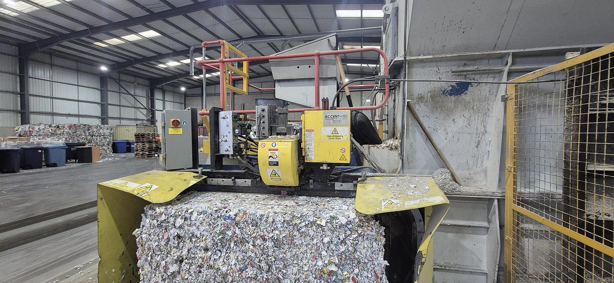 Used 2010 Lindner Shredding and baling line