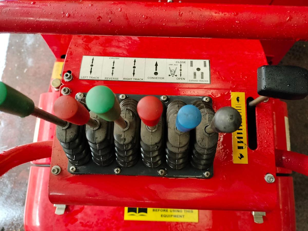 Used 2006 Red Rhino Crusher 4017T