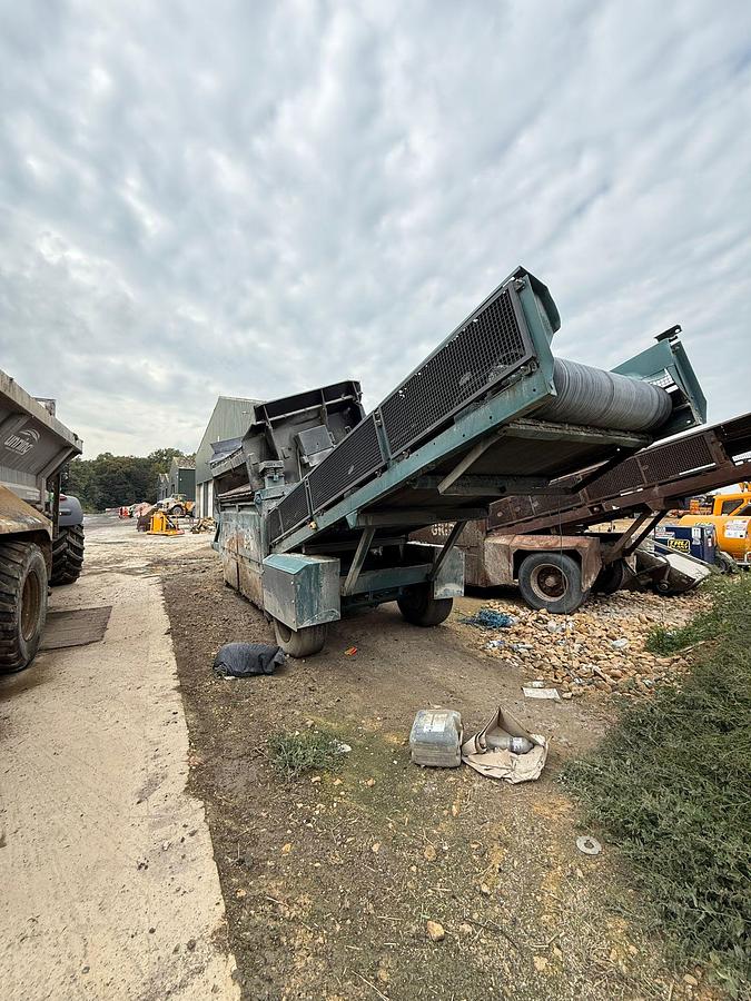 Used 2004 Powerscreen Powergrid 800 Screening Plant