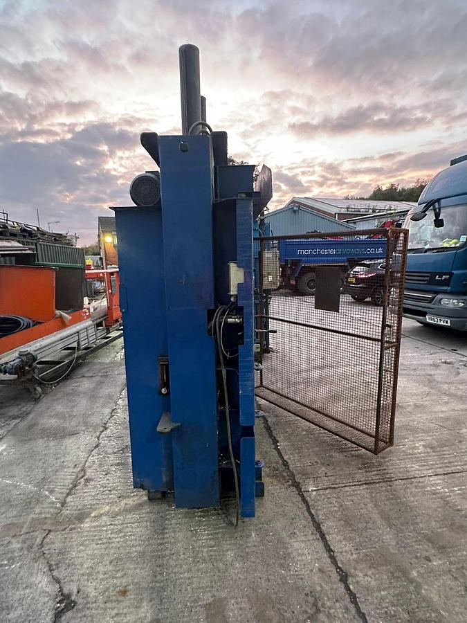 Used 2011 MACFAB Guillotine