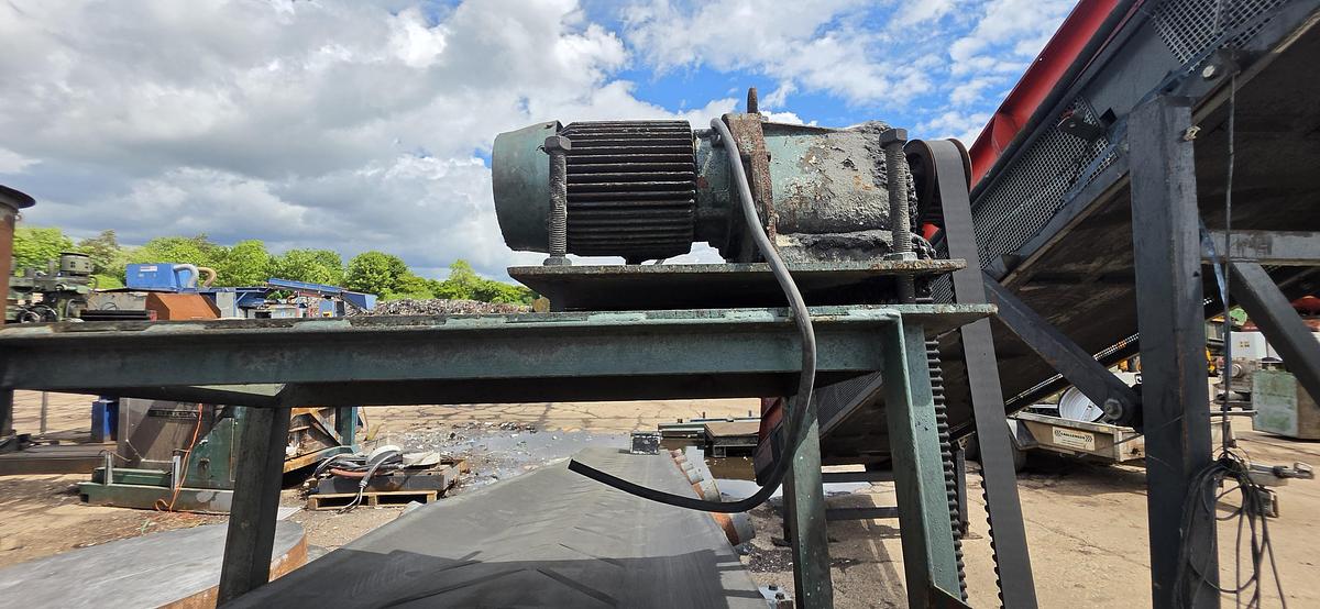 Used Infeed Conveyor with material flow switch