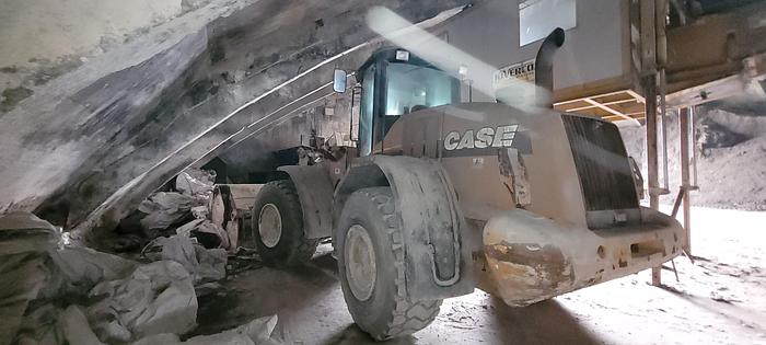 Used 2007 Case 821E Waste spec loader