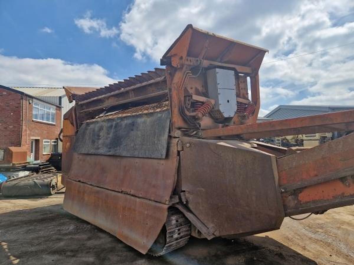 Used 1999 Extec Robotrac 2 Way Tracked Screen Screener