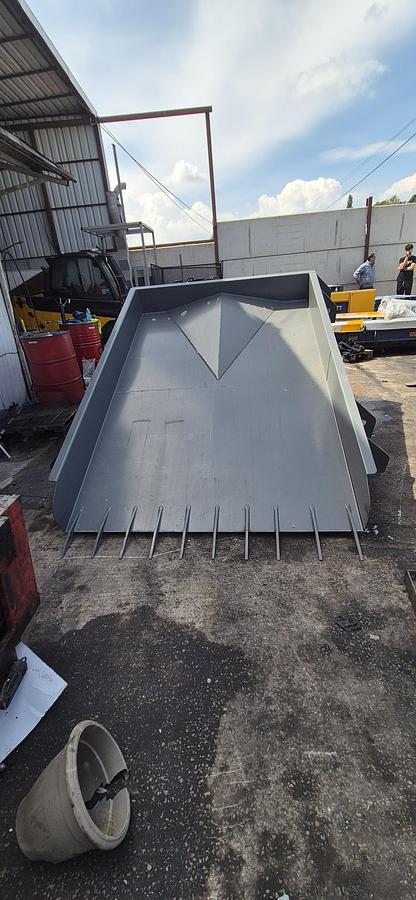 Used 2024 Shaker Feeder 2m