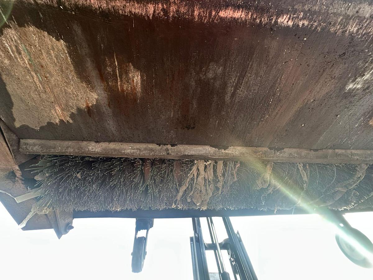 Used 2003 GURNEY REEVE & CO Hydraulic Sweeper CollectorMM213