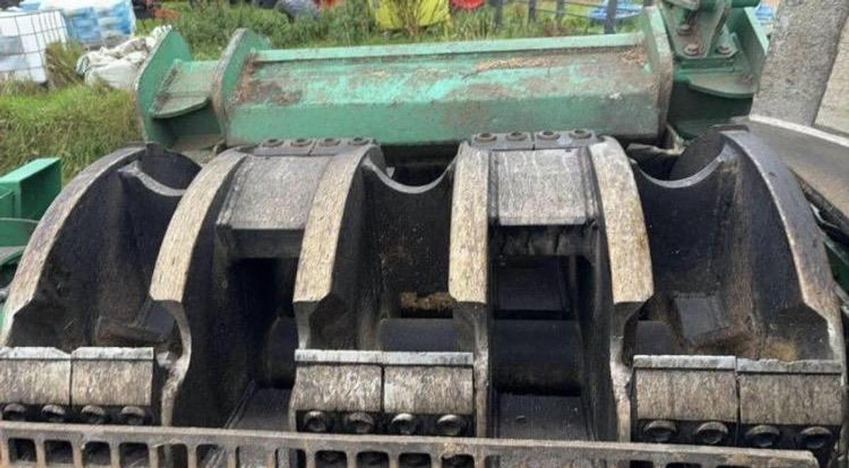 Used 2016 JENZ HM 561 Wood Chipper W/PAL Crane