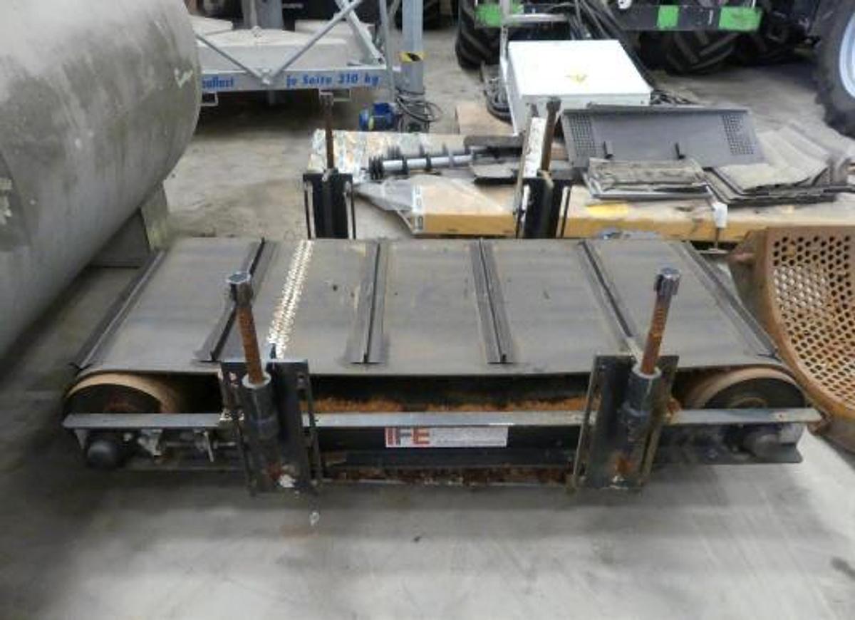 Used 2022 Untha XR3000C Tracked Single-shaft Shredder