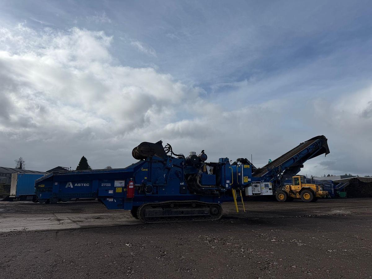 Used 2021 Peterson 2710D Tracked Horizontal Grinder Shredder