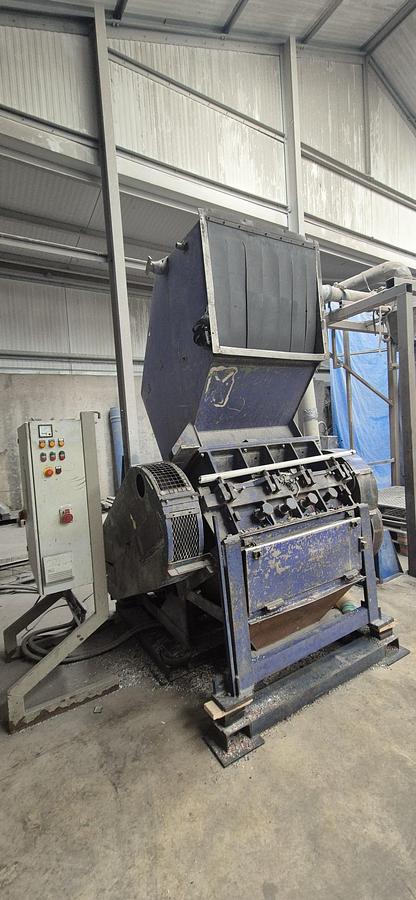 Used Granulator With Bag staind