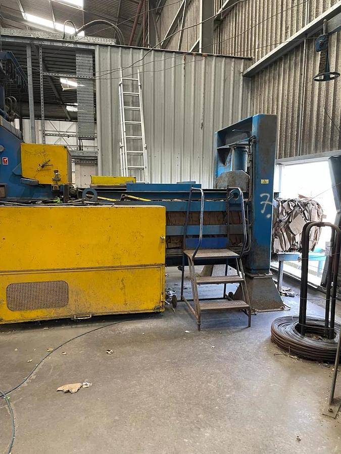 Used Persona Baler And Conveyor 
