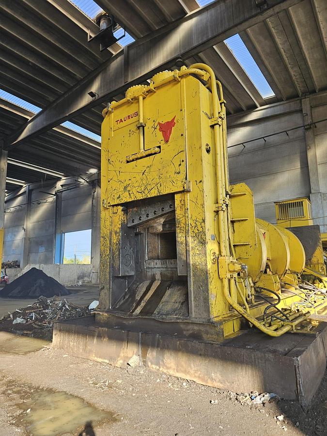 Used 2006 C&G Taurus Metal Shear W/Generator