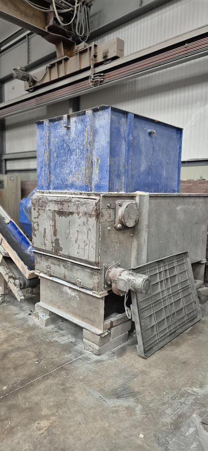 Used Uirich Single shaft shredder with ram