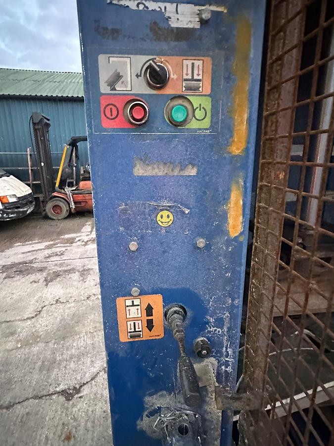Used 2011 MACFAB Guillotine