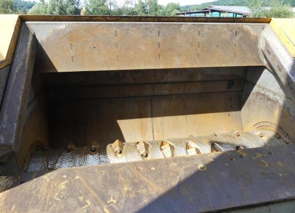 Used 2022 Untha XR3000C Tracked Single-shaft Shredder