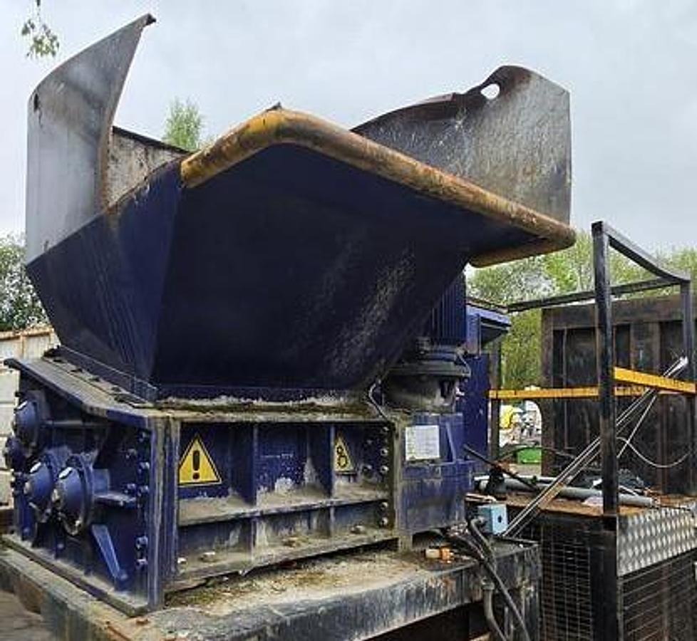 Used 2004 Satrind Tech K7/30 Three-Shaft Shredder