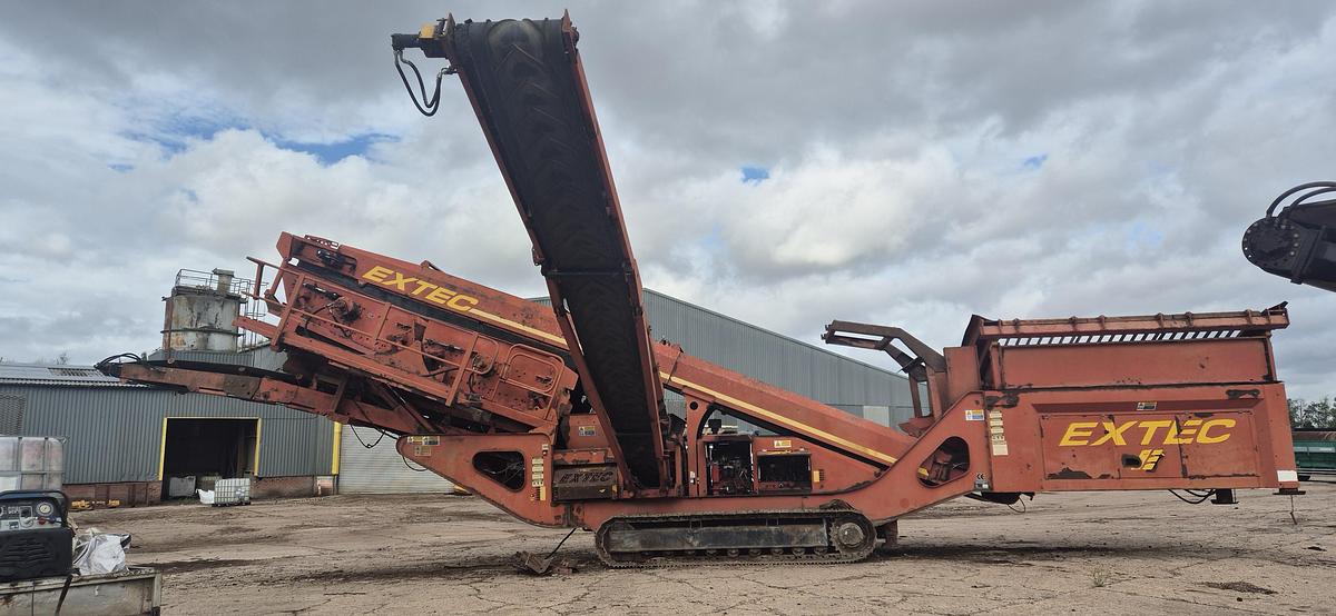 Used 2005 Extec S5 Mobile Screener Screen