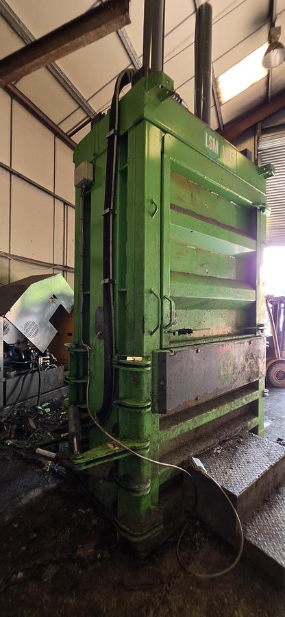 Used LSM V85 Tyre Baler