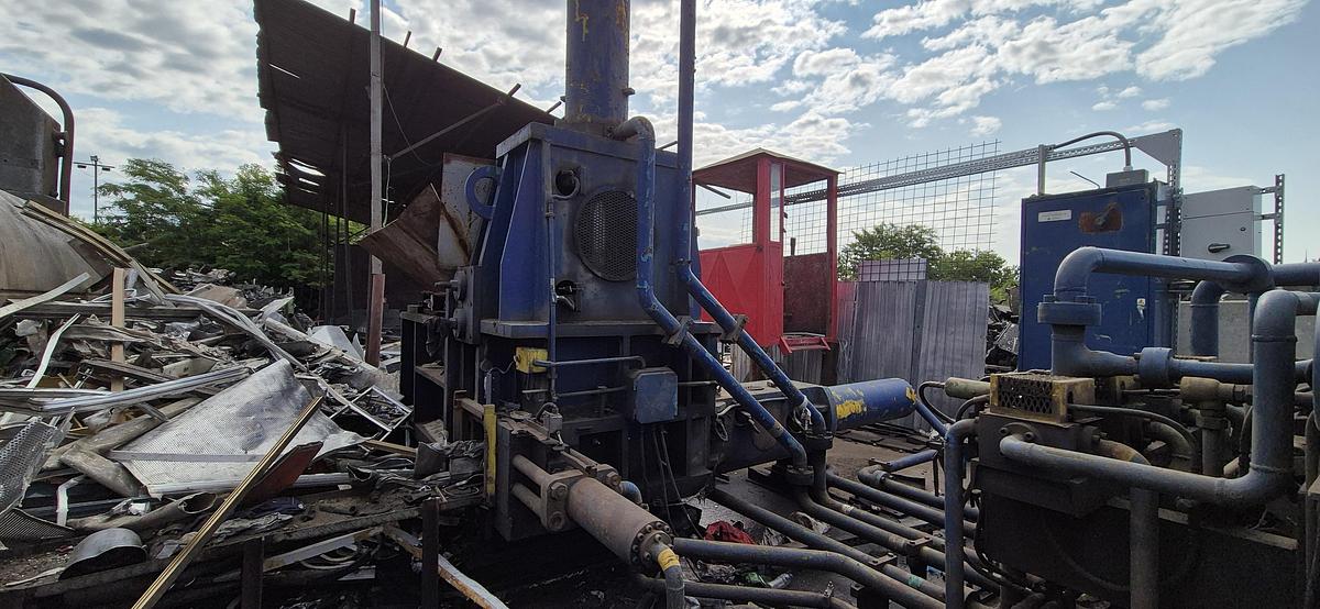 Used 1993 Harris TGS-60B Ferrous Metal Baler