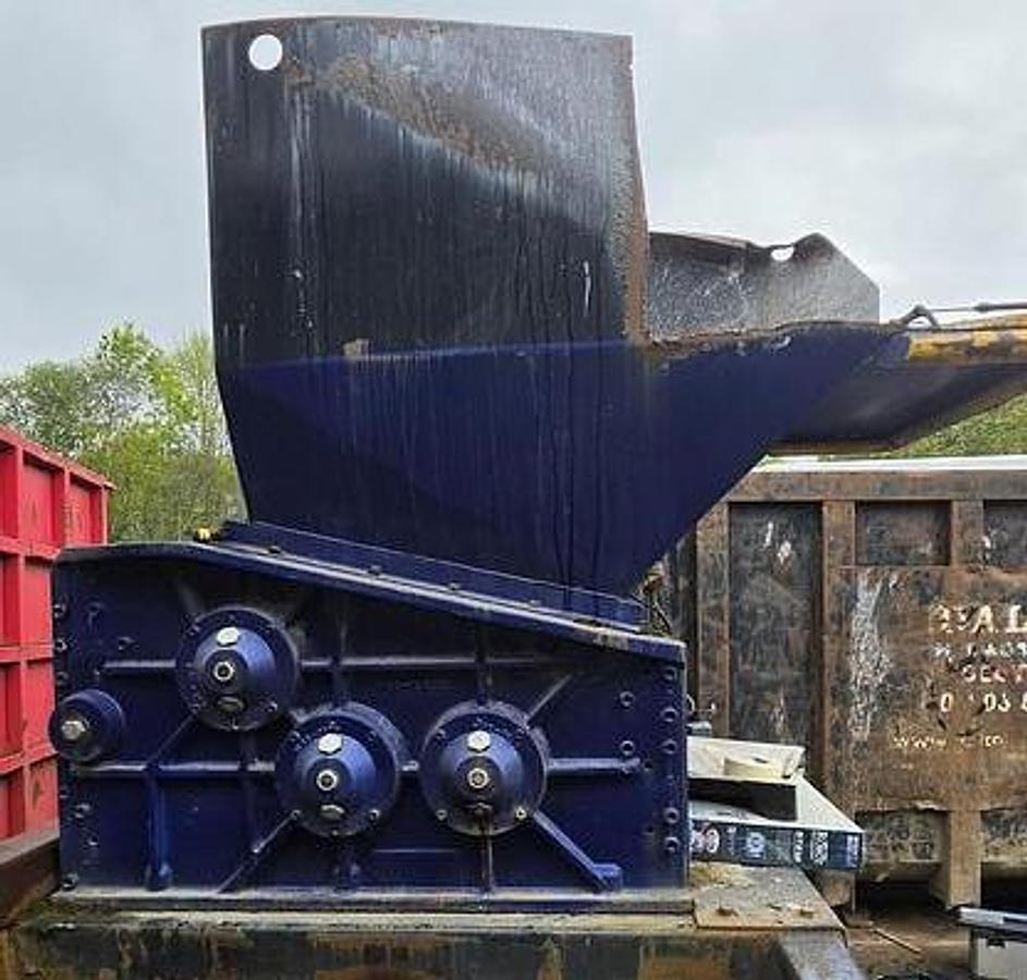 Used 2004 Satrind Tech K7/30 Three-Shaft Shredder