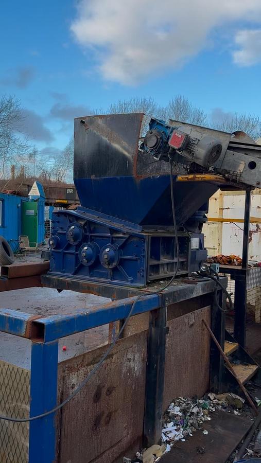 Used 2004 Satrind Tech K7/30 Twin-shaft Shredder