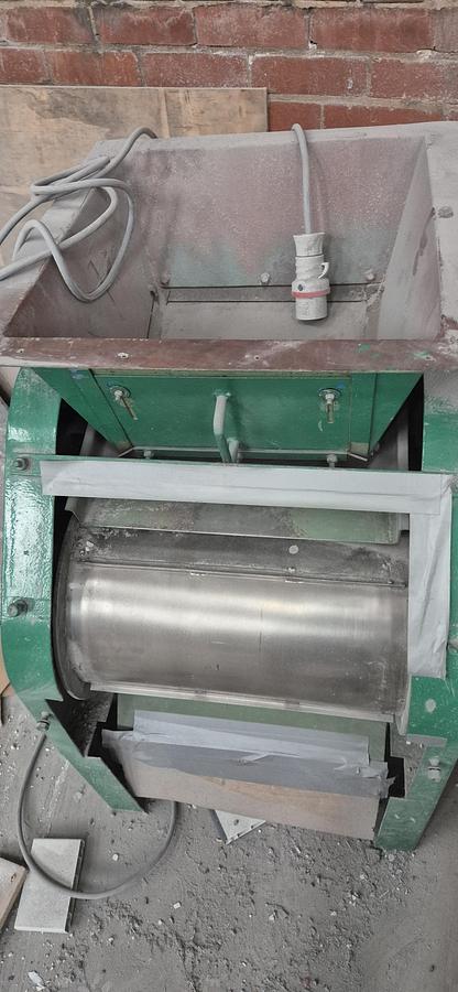 Used Newwell Drum magnet and feeder