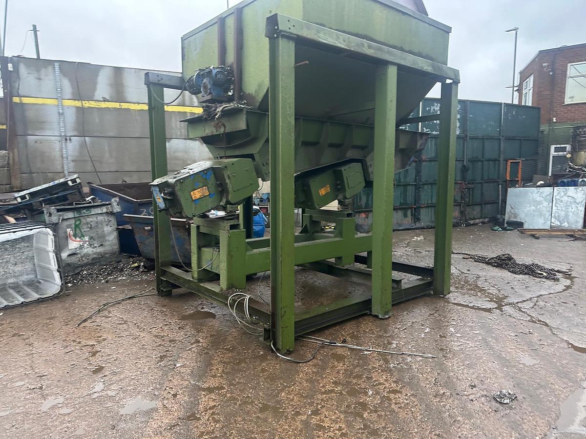 Used 2001 Locker Industries SFH Super Feeder
