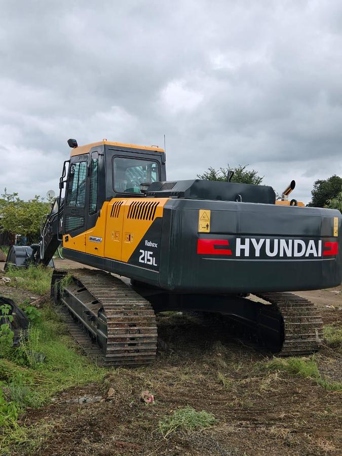 Used Hyundai R215 Excavator