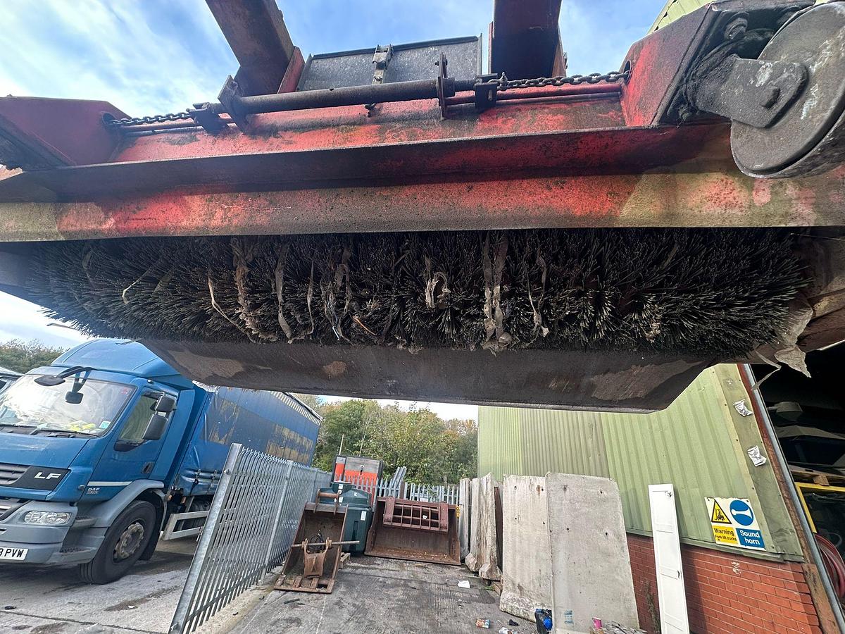 Used 2003 GURNEY REEVE & CO Hydraulic Sweeper CollectorMM213