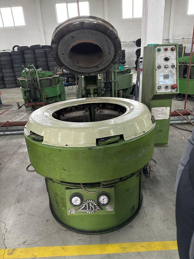 Used Tyre Retreading PCR & TBR Presses Full Plant