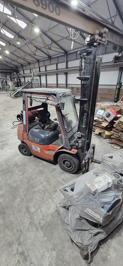 Used 2004 Toyota 42-7FGF20 LPG Forklift 