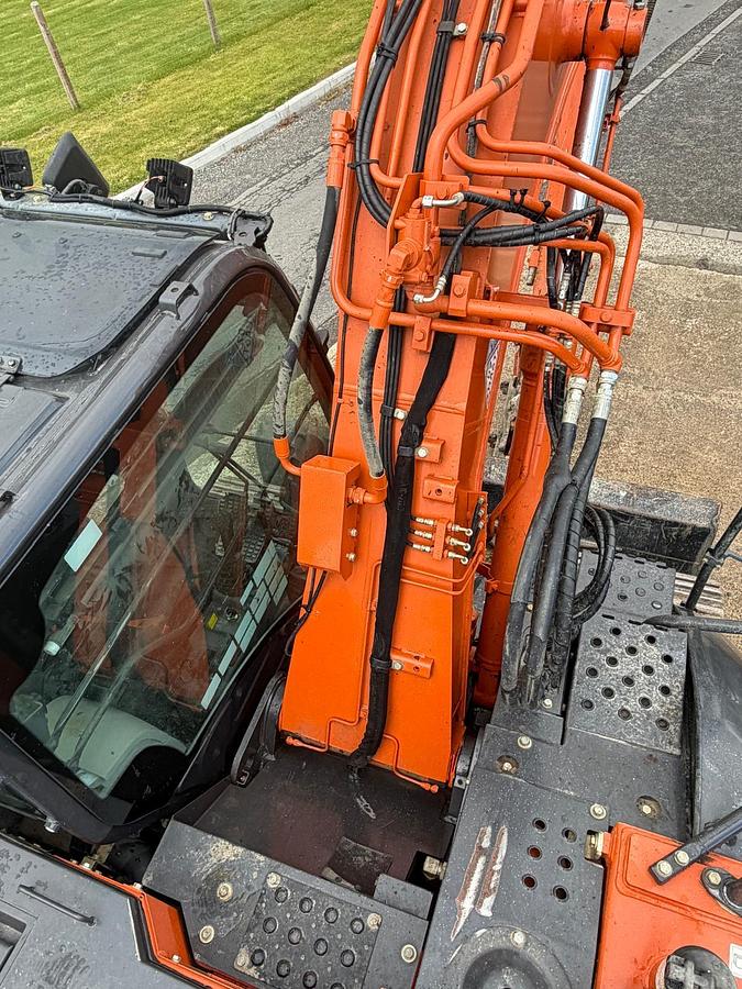 Used 2020 Hitachi ZX135US-6 Crawler Excavator 