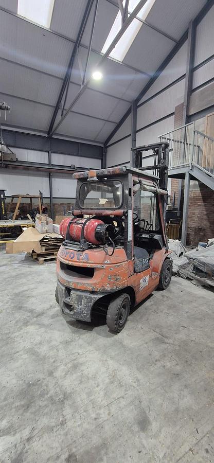 Used 2004 Toyota 42-7FGF20 LPG Forklift 