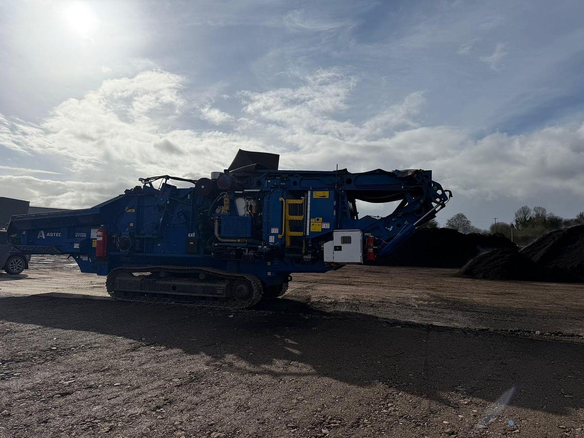 Used 2021 Peterson 2710D Tracked Horizontal Grinder Shredder