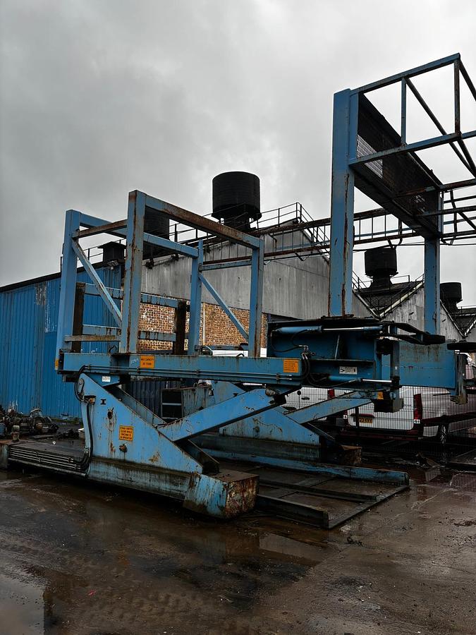 Used Container Tilter