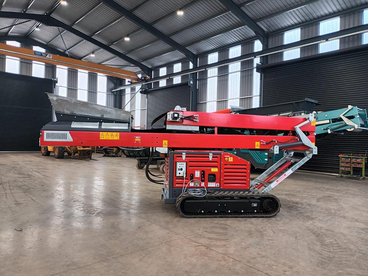 Metberg T3030 Tracked Stockpiling Conveyor