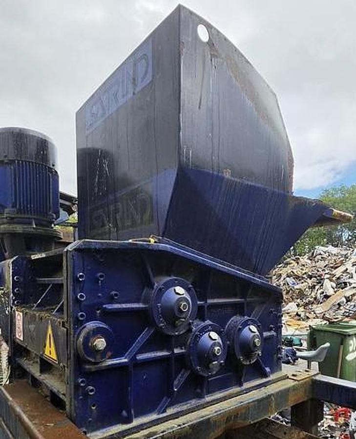 Used 2004 Satrind Tech K7/30 Three-Shaft Shredder