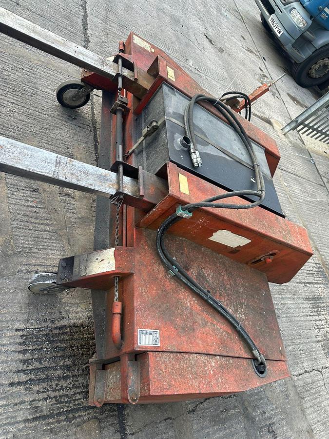 Used 2003 GURNEY REEVE & CO Hydraulic Sweeper CollectorMM213